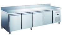 Mesa Bajo Mostrador Refrigerada 4 Puertas 2230x700x850mm con Peto Gasfrit GF055 hostelería profesional — vista lateral