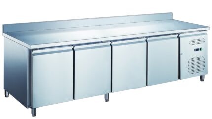 Mesa Bajo Mostrador Refrigerada 4 Puertas 2230x700x850mm con Peto Gasfrit GF055 hostelería profesional — vista lateral