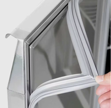 Mesa Bajo Mostrador Compacta Refrigerada 3 Puertas 1360x700mm con Peto Gasfrit GF805 hostelería profesional — vista lateral