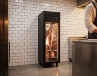 Armario Madurador Dry Aging Simple Negro Infrico AGB701MDAB - instalado en cocina de restaurante