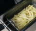 freidoras industriales para hostelería profesional — cesta con patatas en freidora de acero inoxidable