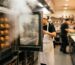 Horno mixto profesional Unox CHEFTOP-X en cocina industrial con vapor