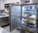 Abatidor de temperatura profesional para heladería con bandejas GN en cocina 2026