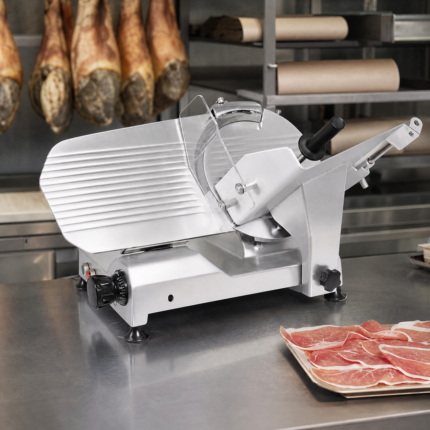 Cortadora de Fiambre en cocina profesional — MRA Hostelería